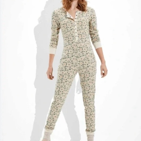 ⚡️Flash Sale⚡️NWT American Eagle Holiday Winter Thermal Onesie - Picture 2 of 5